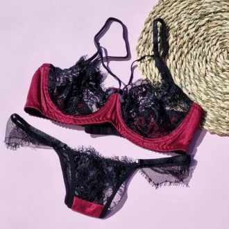 ست لباس زیر هارنس دار مدل لیان(زرشکی)